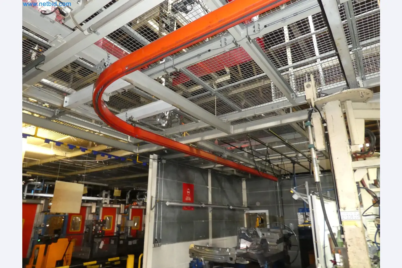 Robots, equipos de soldadura y accesorios de montaje de la industria del automóvil-13