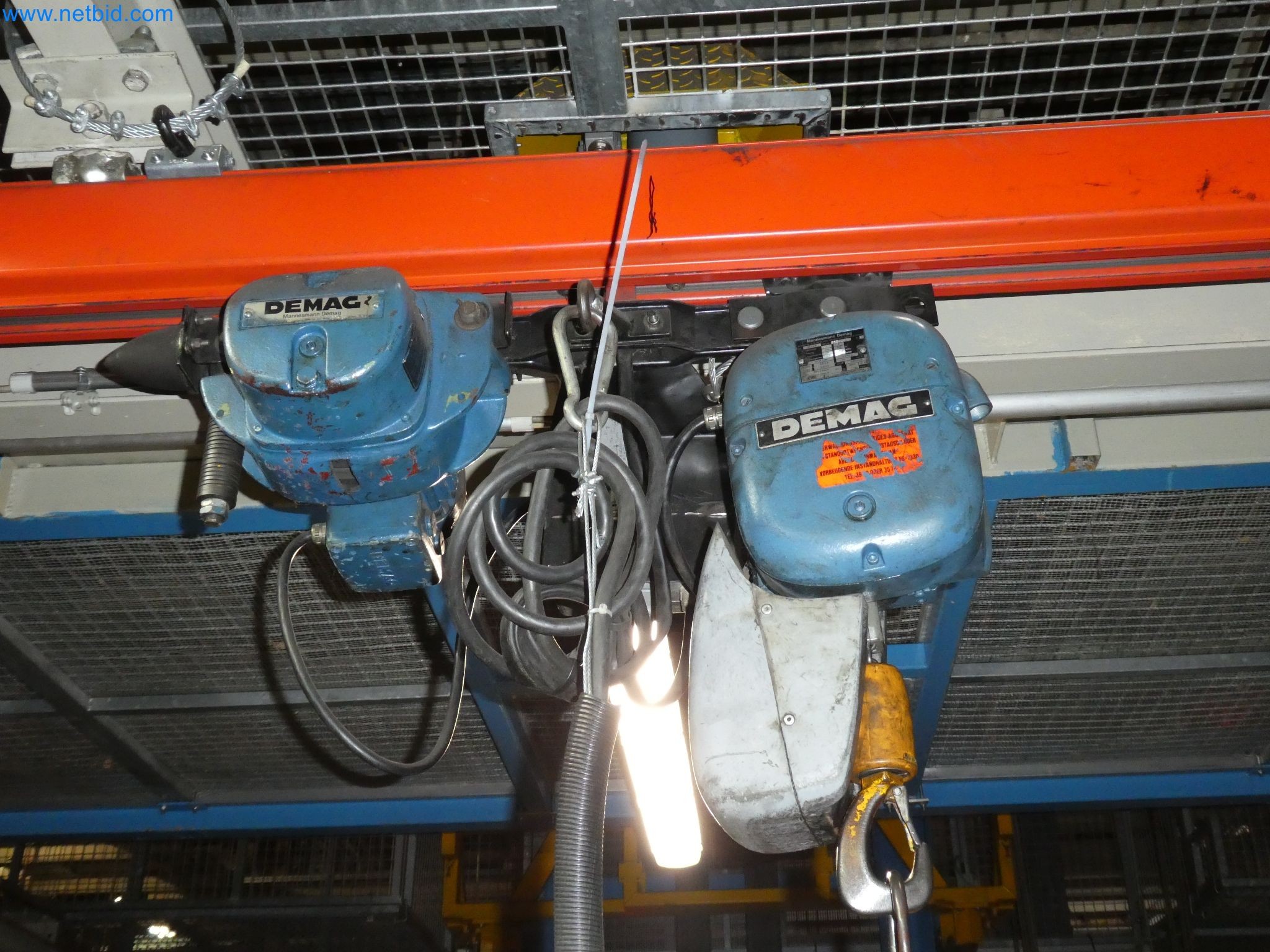 Robots, equipos de soldadura y accesorios de montaje de la industria del automóvil-14