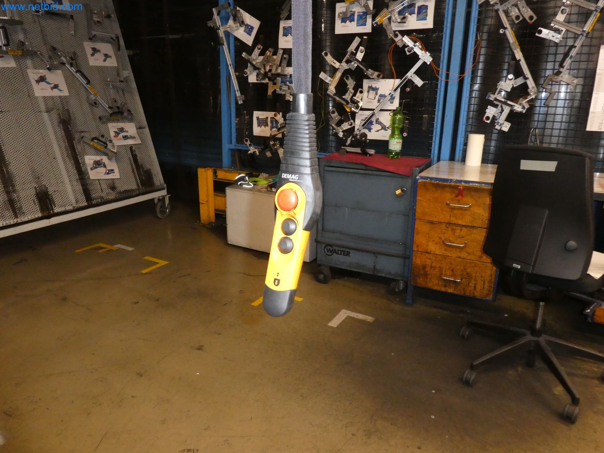 Robots, equipos de soldadura y accesorios de montaje de la industria del automóvil-15