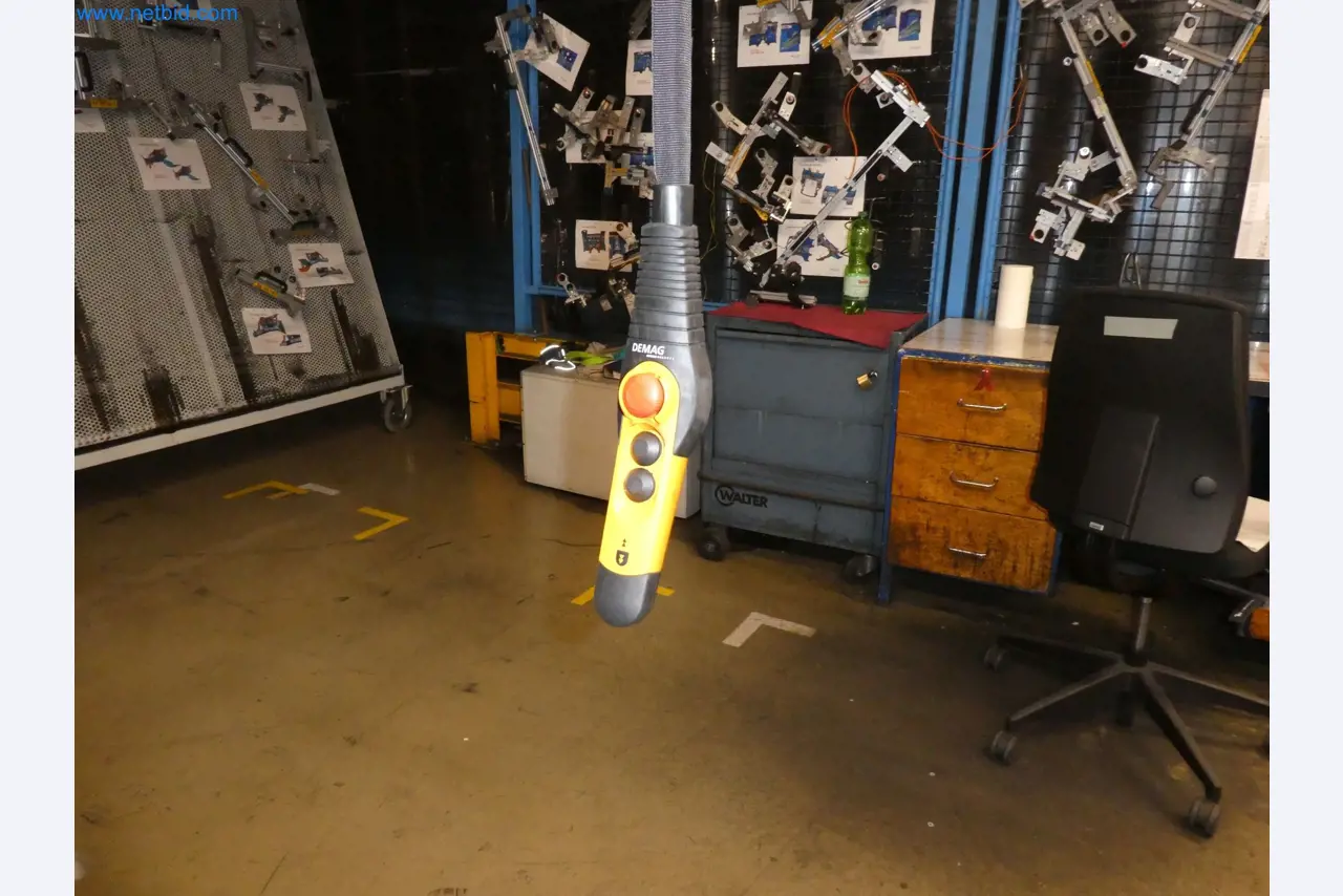 Robots, equipos de soldadura y accesorios de montaje de la industria del automóvil-15