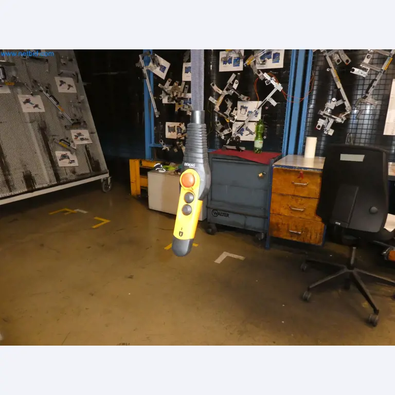 Robots, equipos de soldadura y accesorios de montaje de la industria del automóvil-15