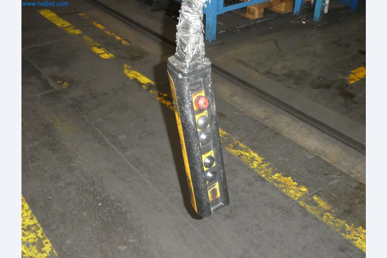 Robots, equipos de soldadura y accesorios de montaje de la industria del automóvil-17