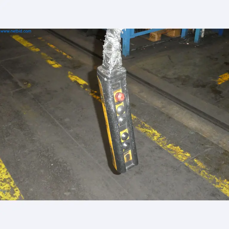 Robots, equipos de soldadura y accesorios de montaje de la industria del automóvil-17