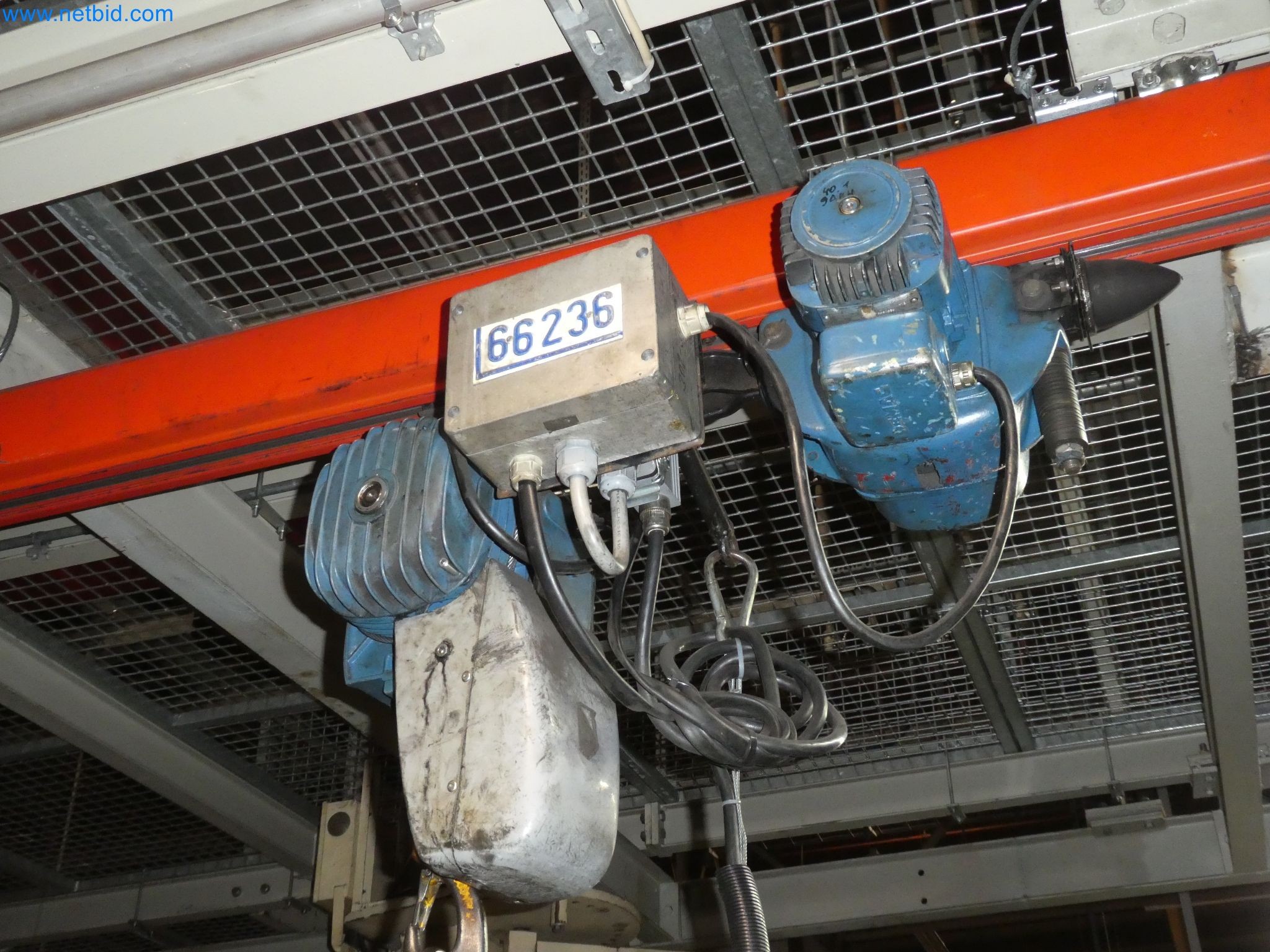 Robots, equipos de soldadura y accesorios de montaje de la industria del automóvil-18