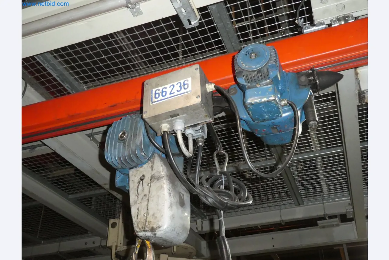 Robots, equipos de soldadura y accesorios de montaje de la industria del automóvil-18