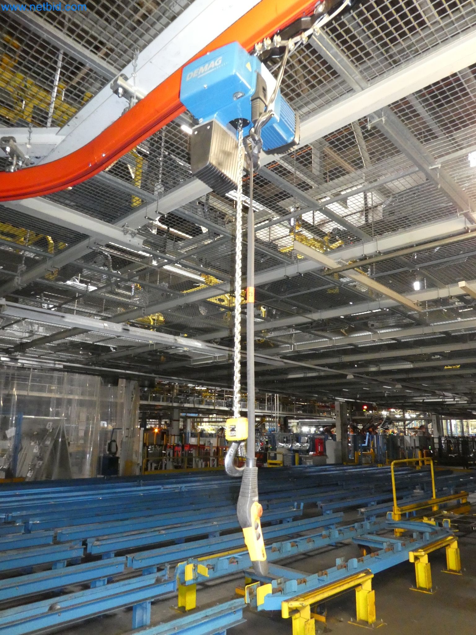 Robots, equipos de soldadura y accesorios de montaje de la industria del automóvil-2