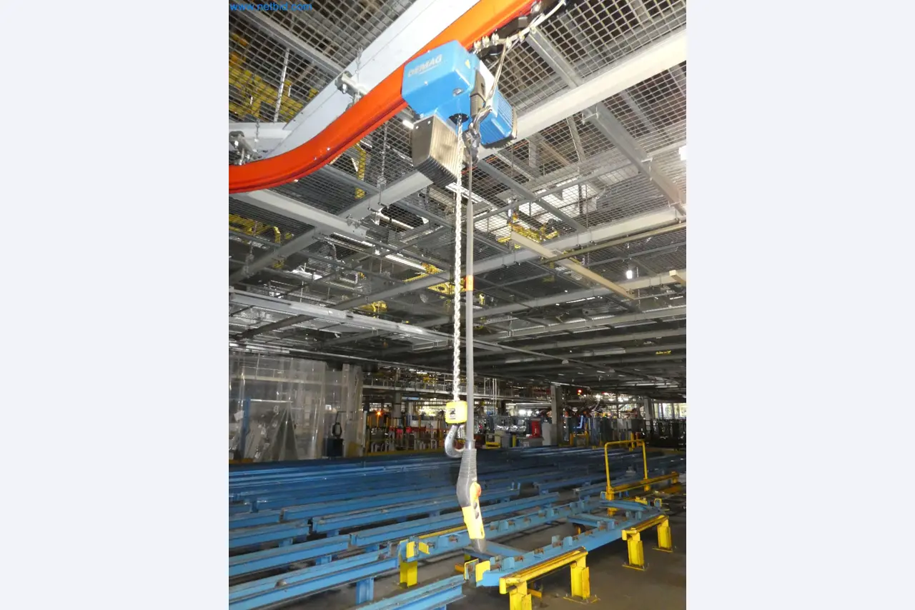 Robots, equipos de soldadura y accesorios de montaje de la industria del automóvil-2