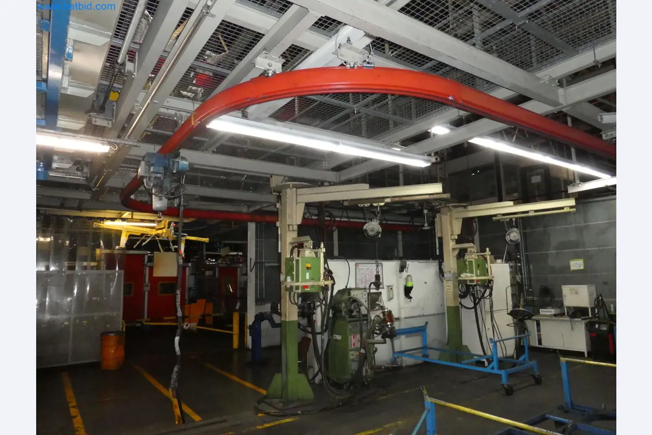 Robots, equipos de soldadura y accesorios de montaje de la industria del automóvil-3