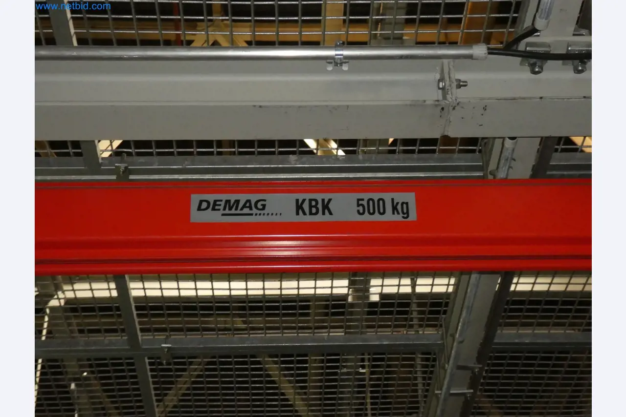 Robots, equipos de soldadura y accesorios de montaje de la industria del automóvil-4