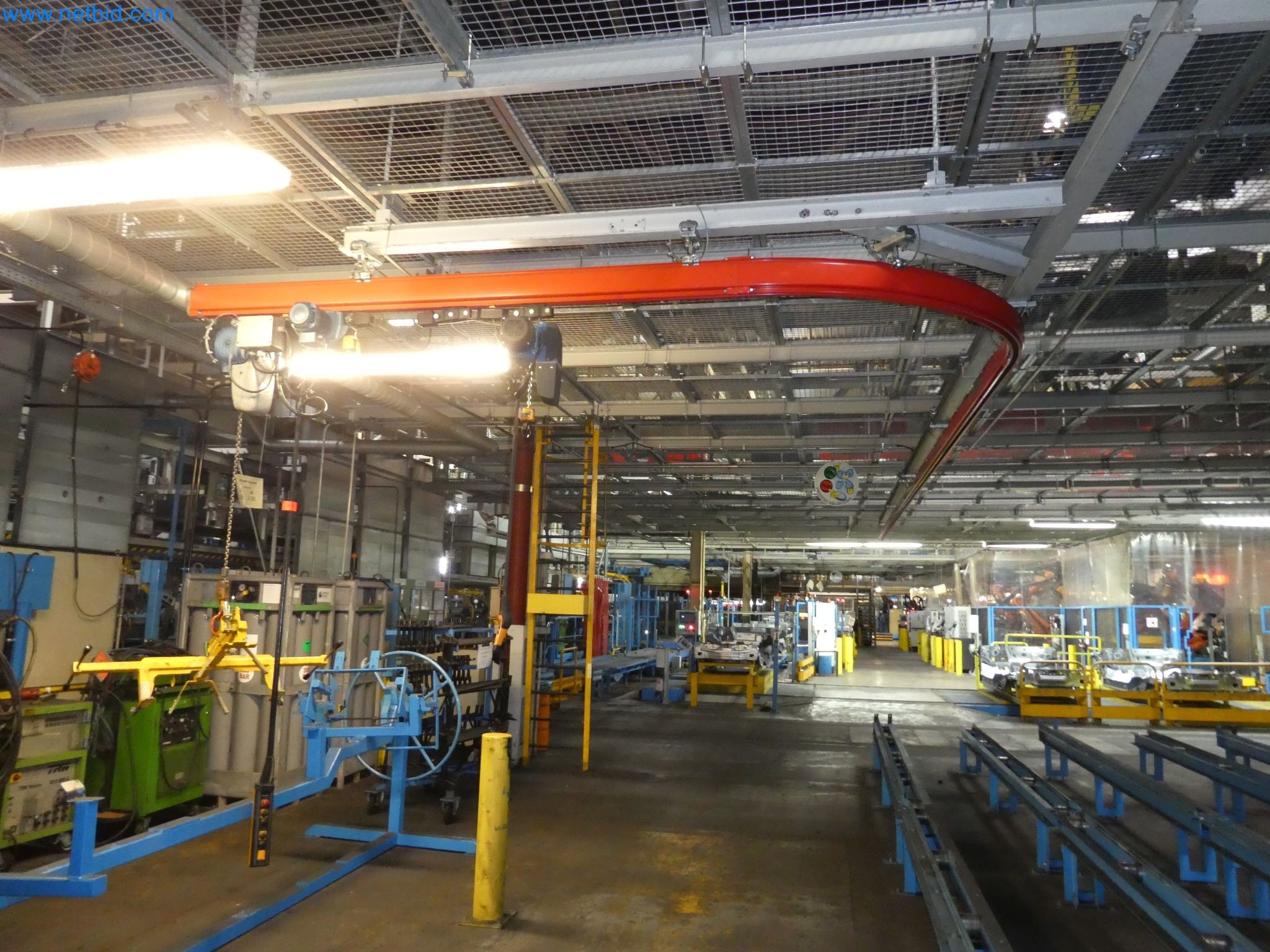 Robots, equipos de soldadura y accesorios de montaje de la industria del automóvil-5