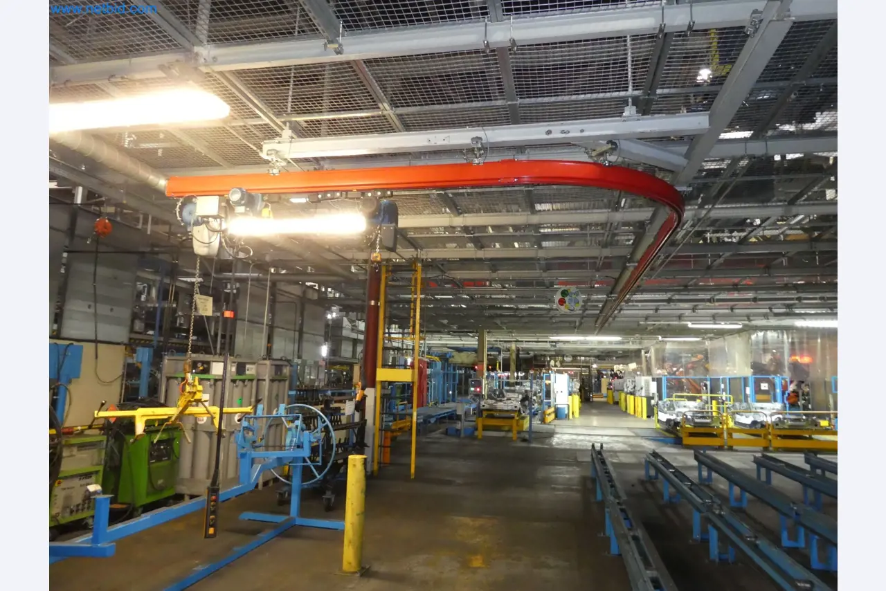 Robots, equipos de soldadura y accesorios de montaje de la industria del automóvil-5