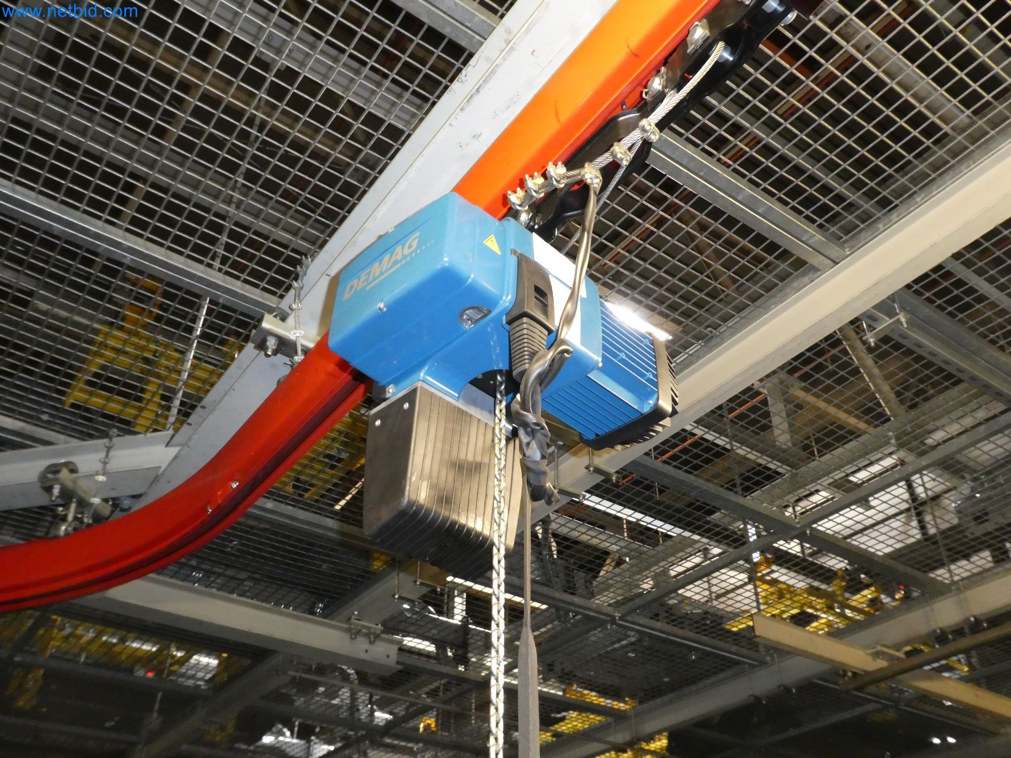 Robots, equipos de soldadura y accesorios de montaje de la industria del automóvil-6