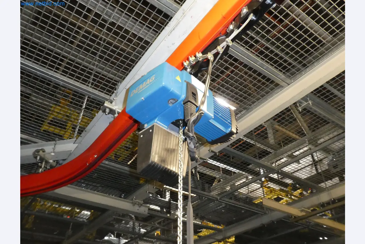 Robots, equipos de soldadura y accesorios de montaje de la industria del automóvil-6