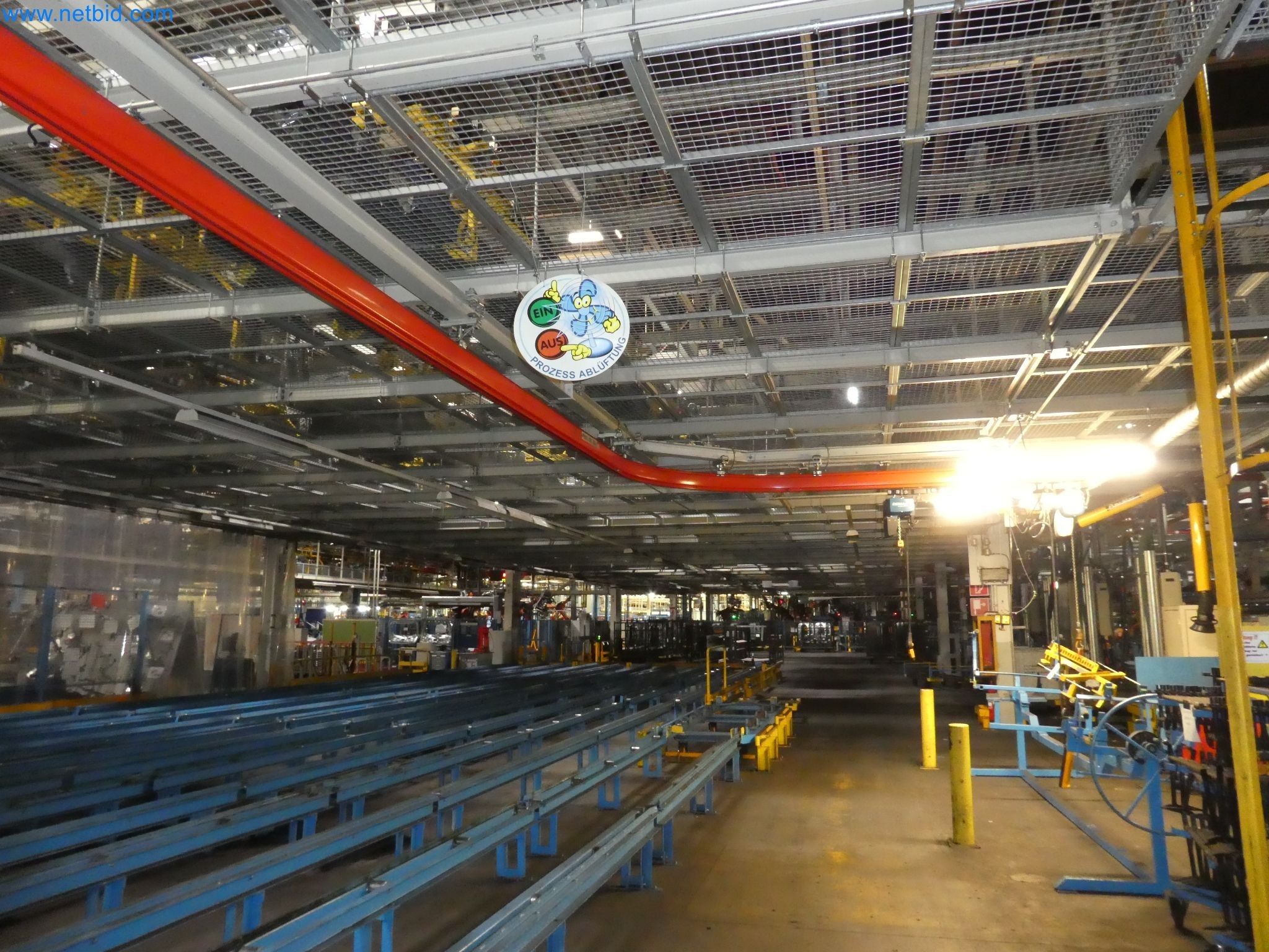 Robots, equipos de soldadura y accesorios de montaje de la industria del automóvil-7