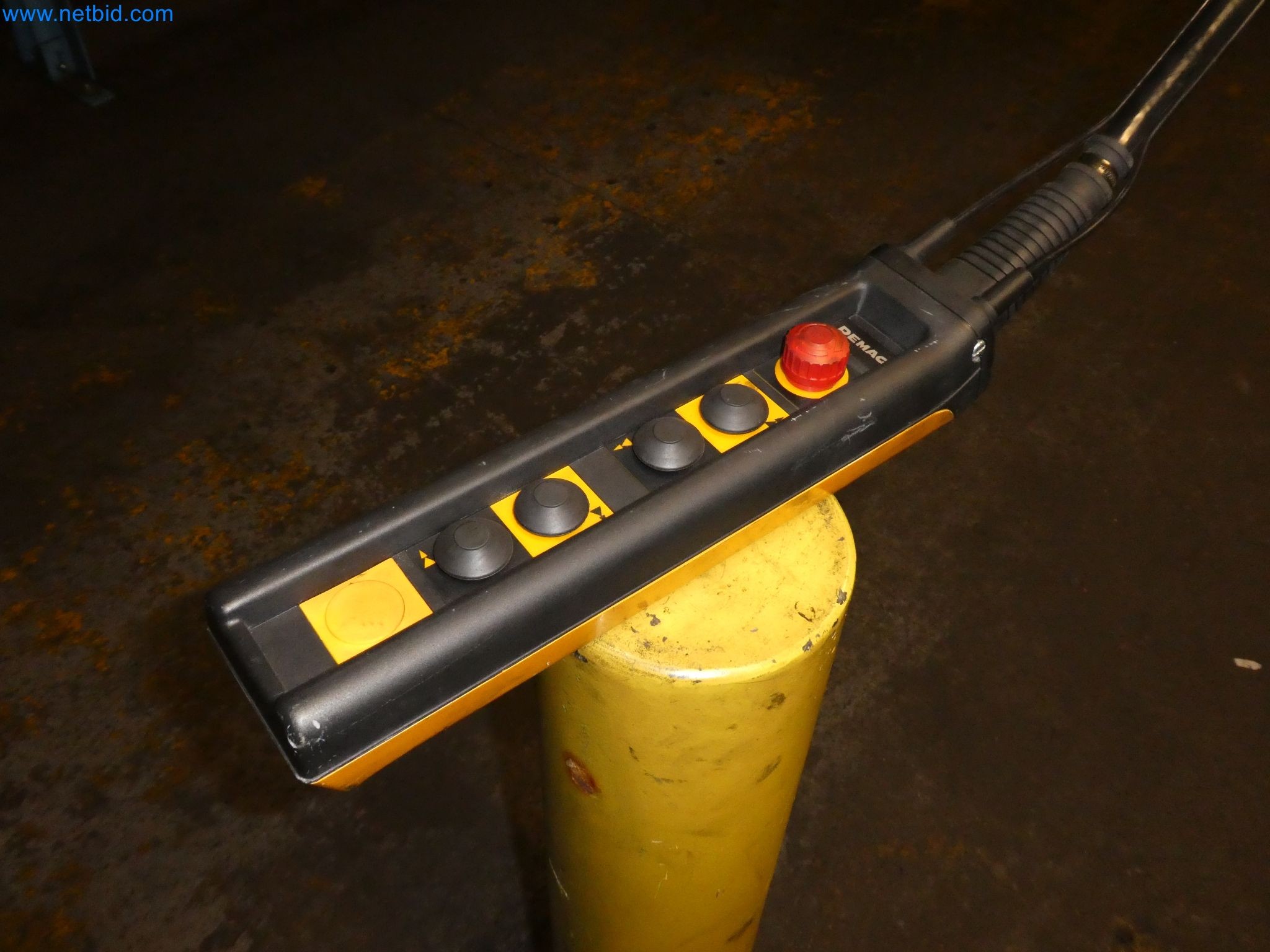 Robots, equipos de soldadura y accesorios de montaje de la industria del automóvil-9