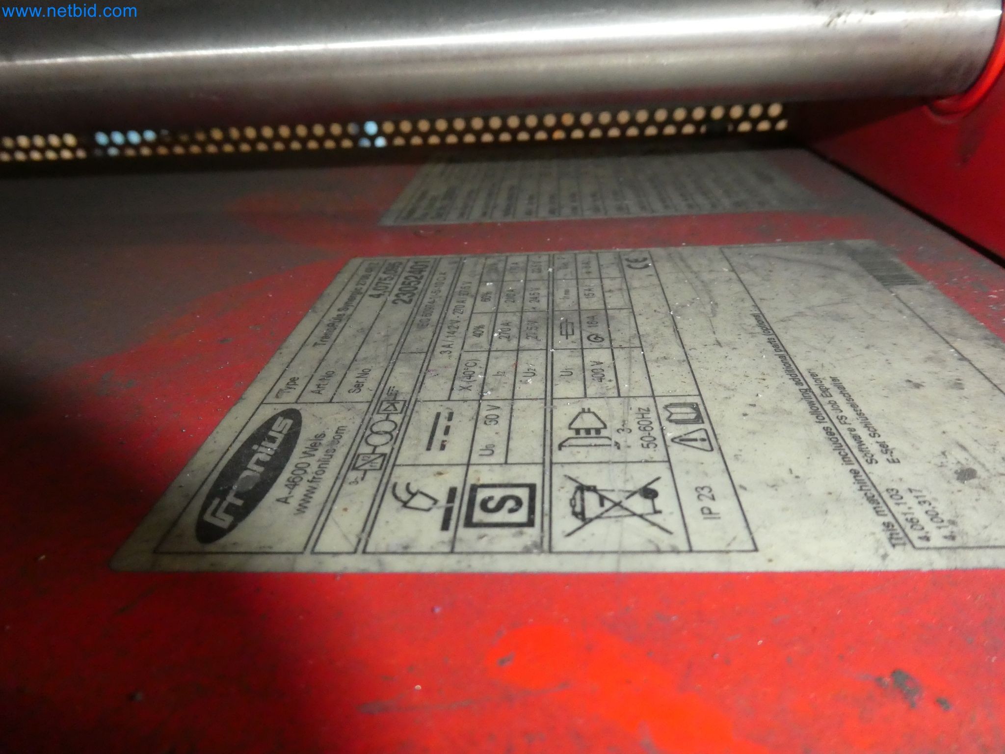 Robots, equipos de soldadura y accesorios de montaje de la industria del automóvil-1