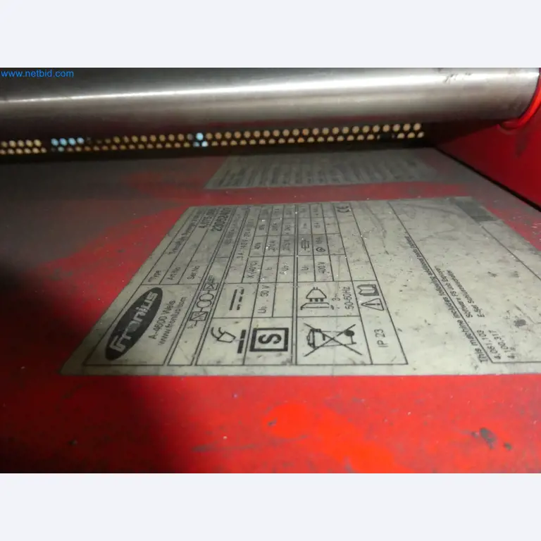 Robots, equipos de soldadura y accesorios de montaje de la industria del automóvil-1