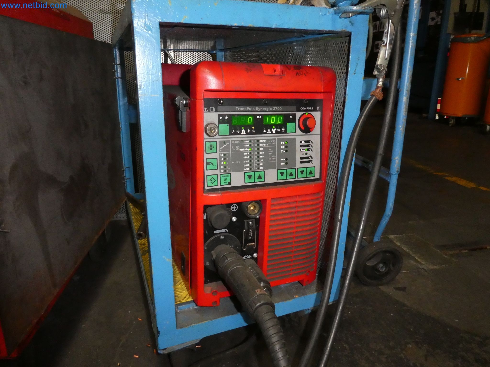 Robots, equipos de soldadura y accesorios de montaje de la industria del automóvil-3