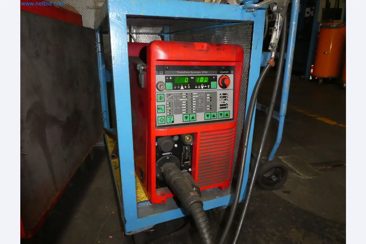 Robots, equipos de soldadura y accesorios de montaje de la industria del automóvil-3