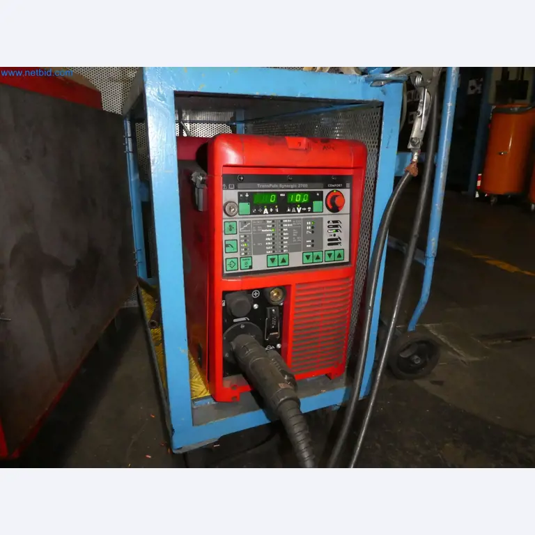 Robots, equipos de soldadura y accesorios de montaje de la industria del automóvil-3