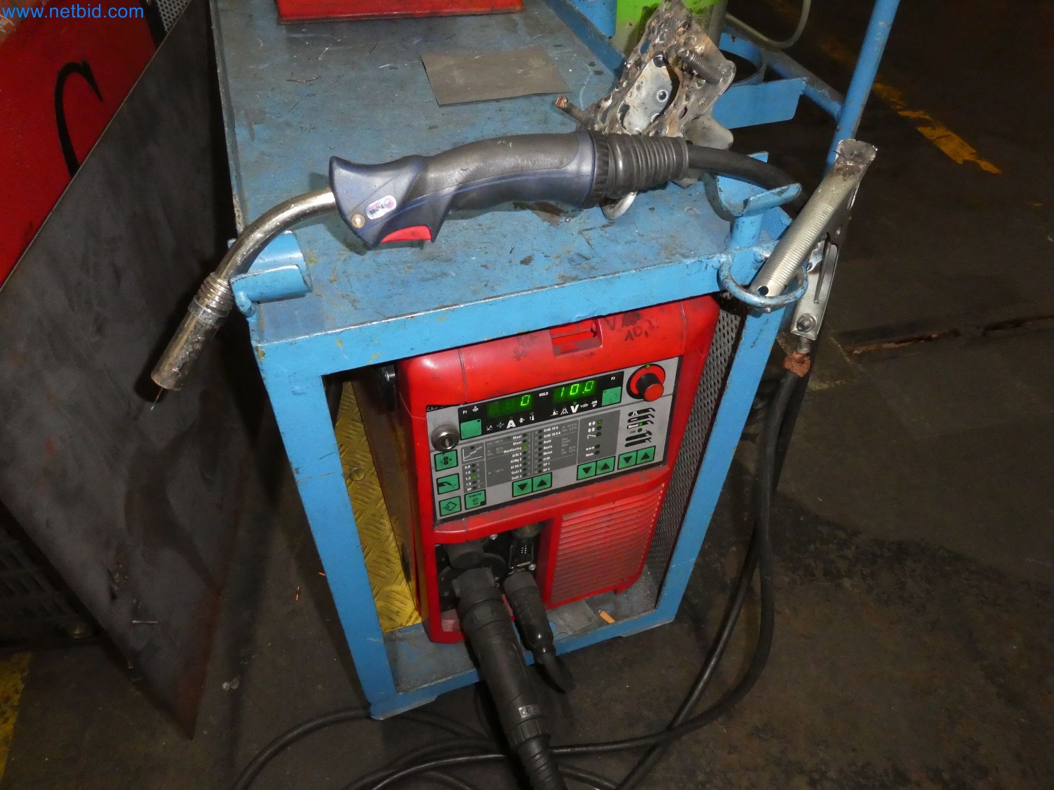 Robots, equipos de soldadura y accesorios de montaje de la industria del automóvil-4