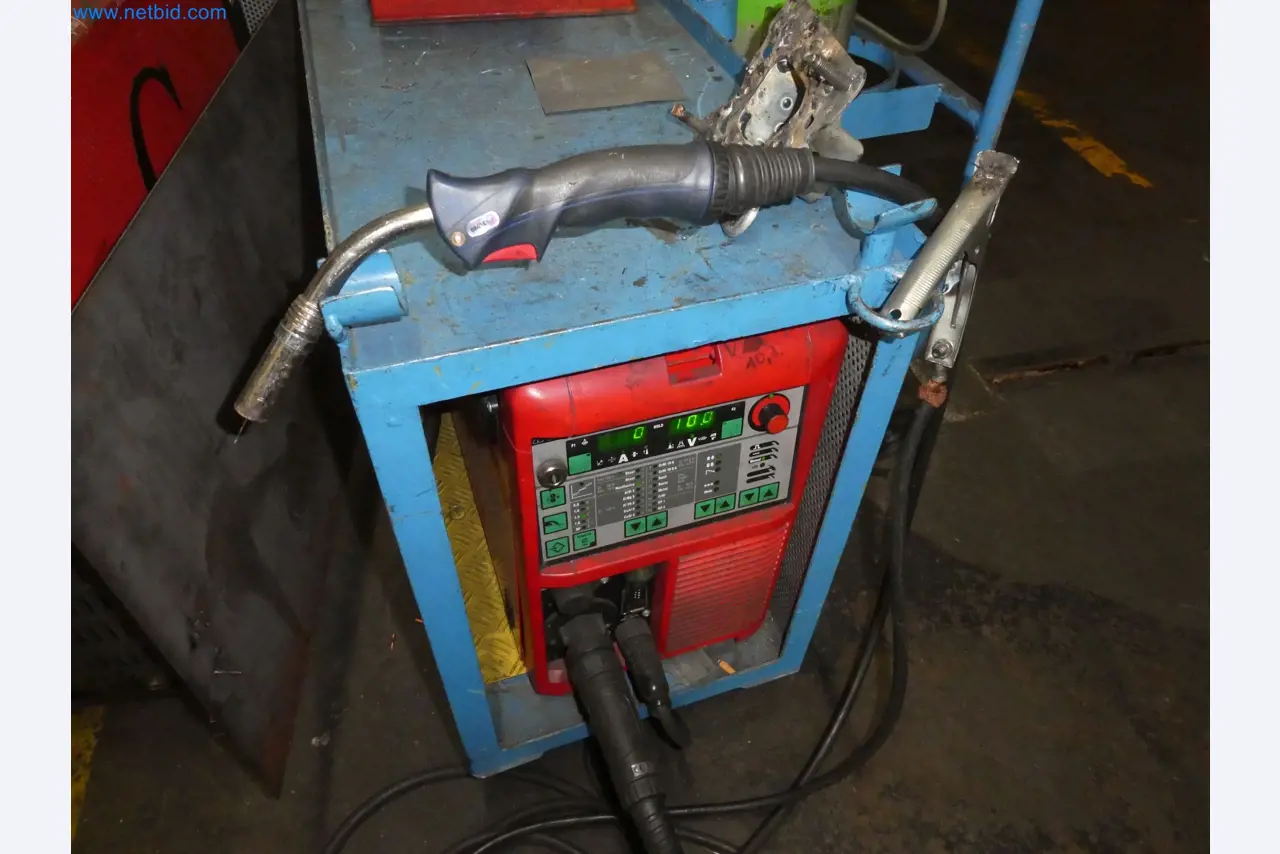 Robots, equipos de soldadura y accesorios de montaje de la industria del automóvil-4