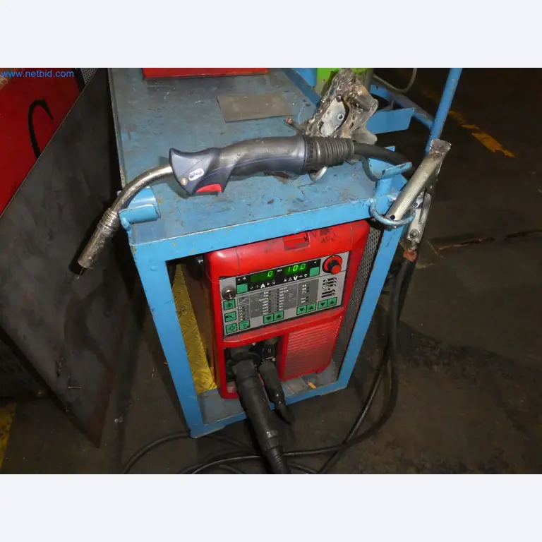 Robots, equipos de soldadura y accesorios de montaje de la industria del automóvil-4