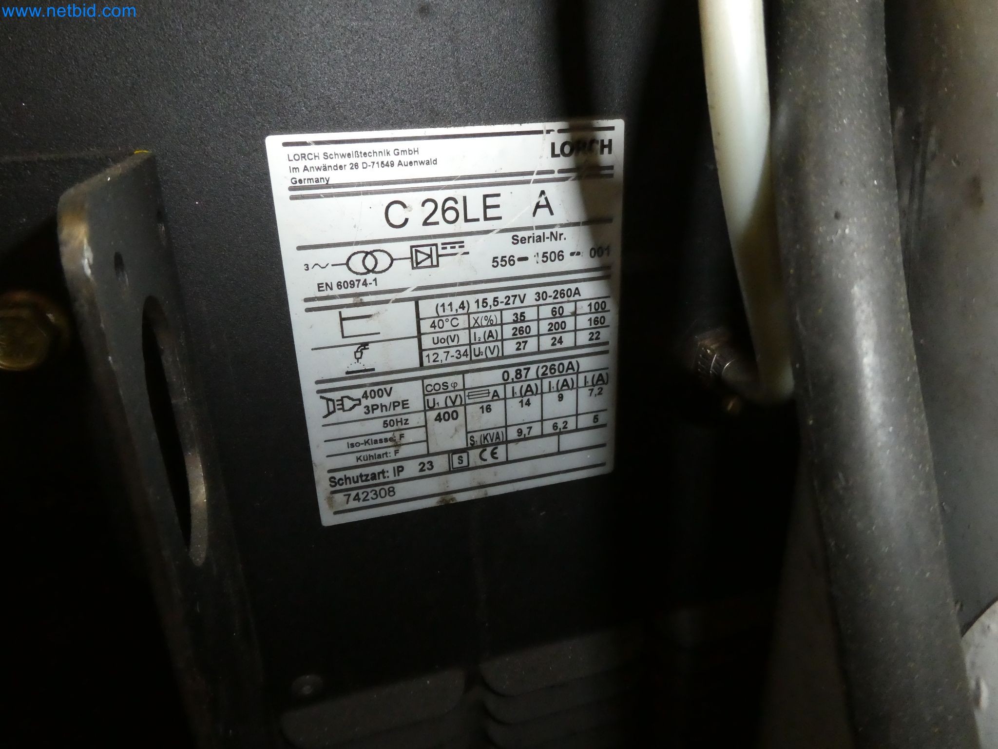 Roboti, varilna oprema in pripomočki za montažo iz avtomobilske industrije-1