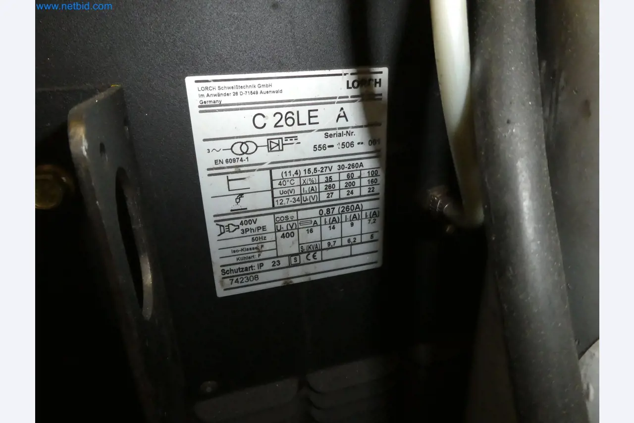 Roboti, varilna oprema in pripomočki za montažo iz avtomobilske industrije-1