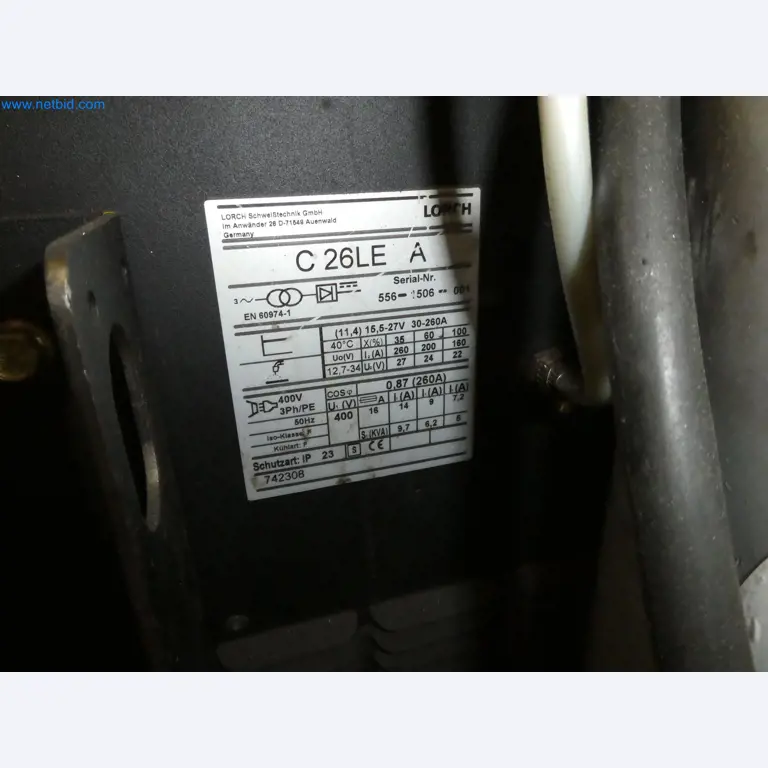 Roboti, varilna oprema in pripomočki za montažo iz avtomobilske industrije-1