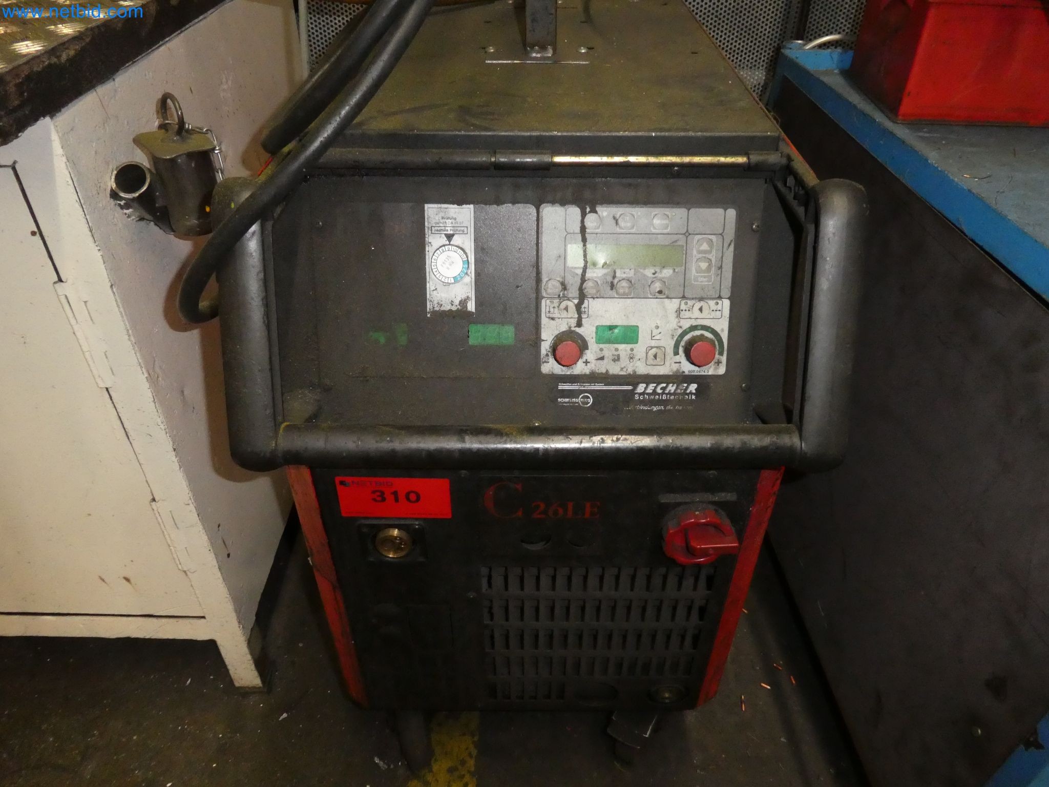 Roboti, varilna oprema in pripomočki za montažo iz avtomobilske industrije-3