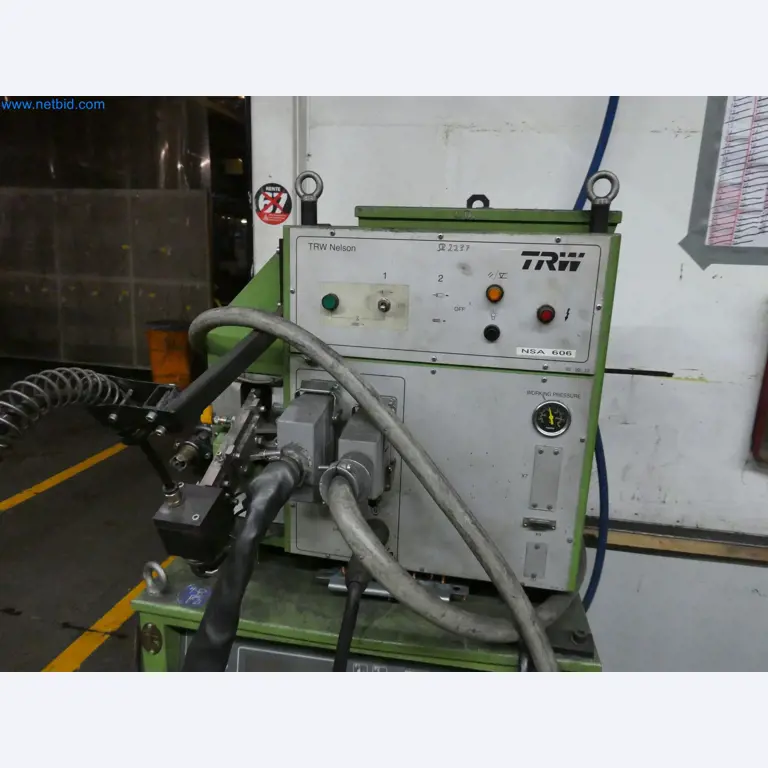 Roboti, varilna oprema in pripomočki za montažo iz avtomobilske industrije-1