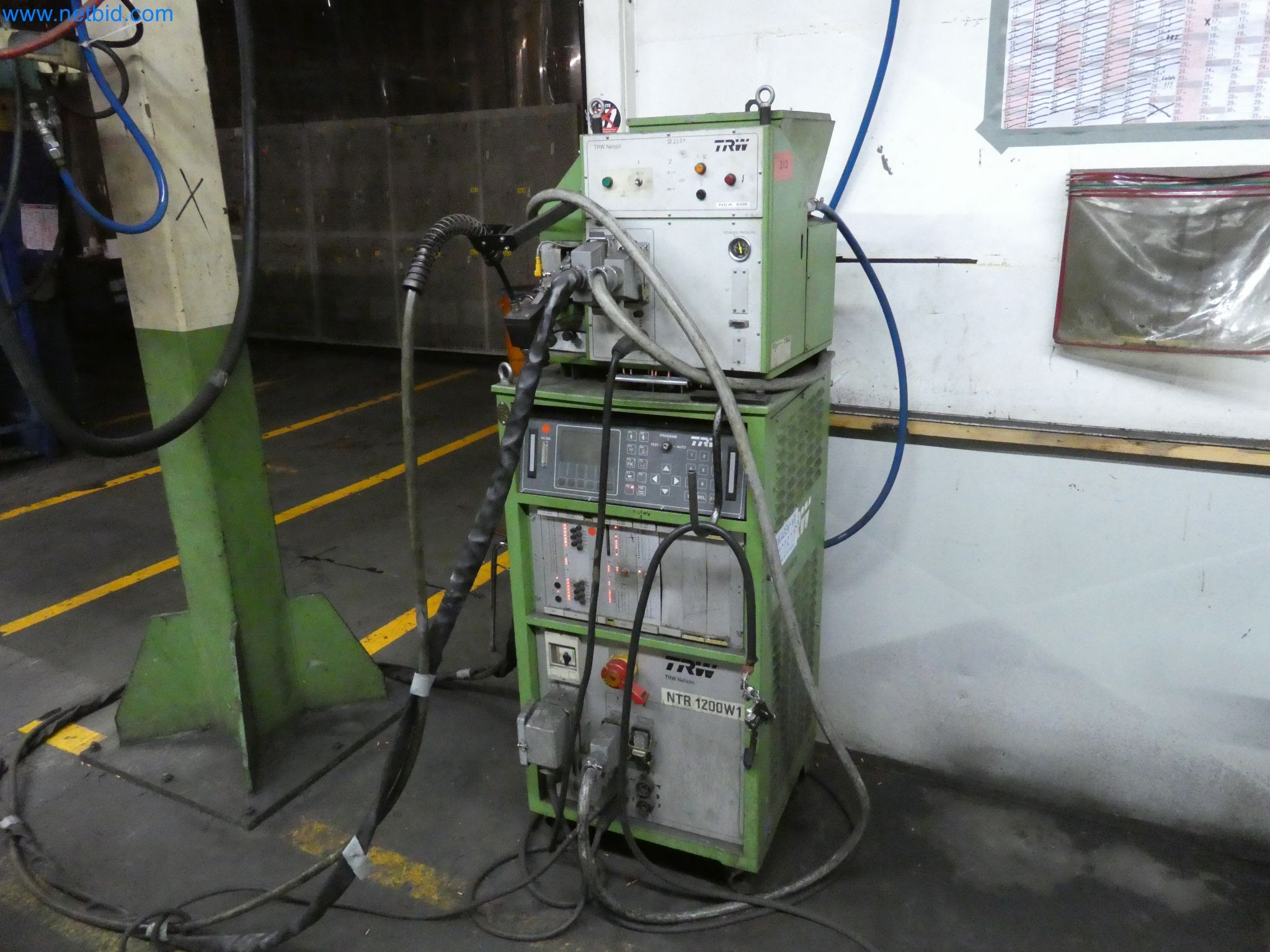 Roboti, varilna oprema in pripomočki za montažo iz avtomobilske industrije-3