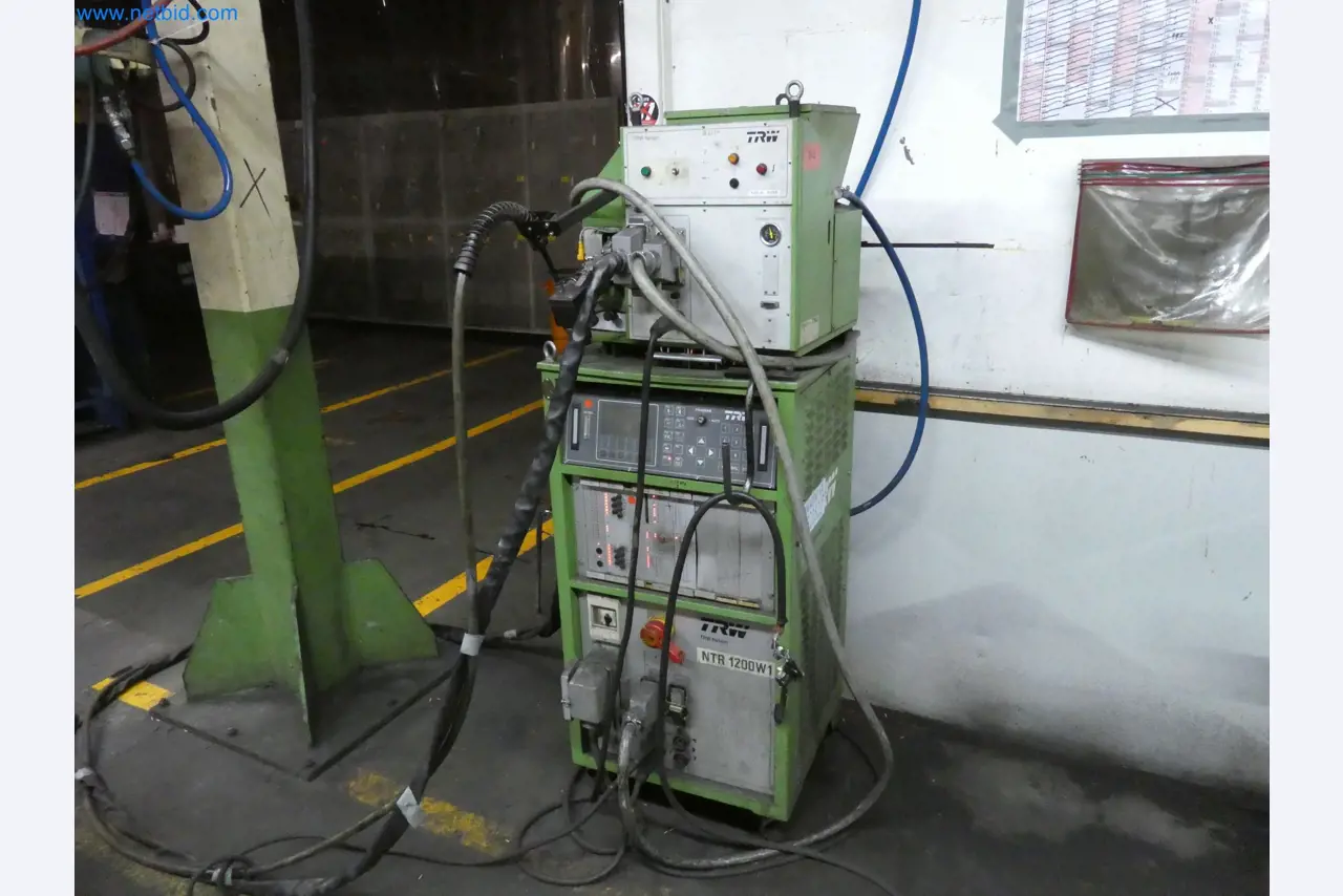 Roboti, varilna oprema in pripomočki za montažo iz avtomobilske industrije-3