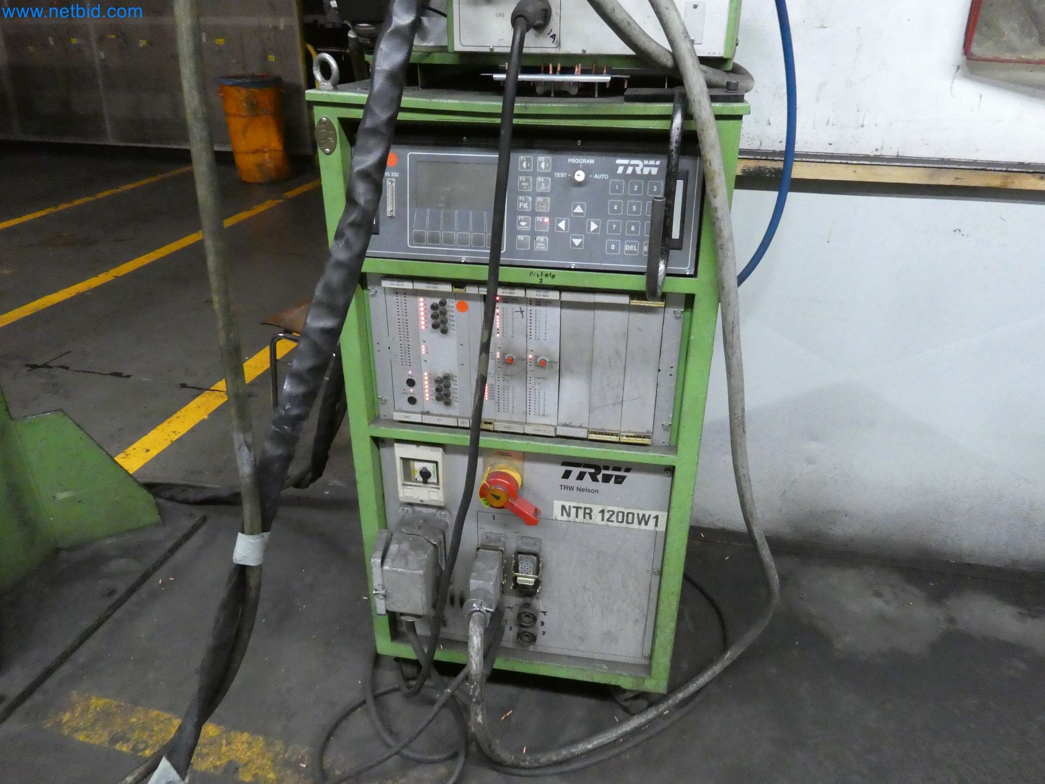 Roboti, varilna oprema in pripomočki za montažo iz avtomobilske industrije-4