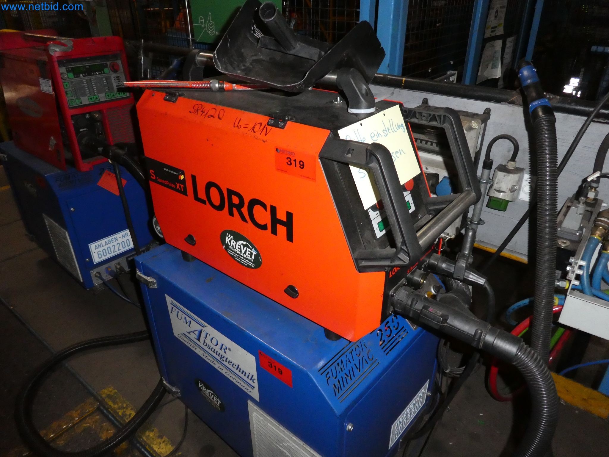 Roboti, varilna oprema in pripomočki za montažo iz avtomobilske industrije-1