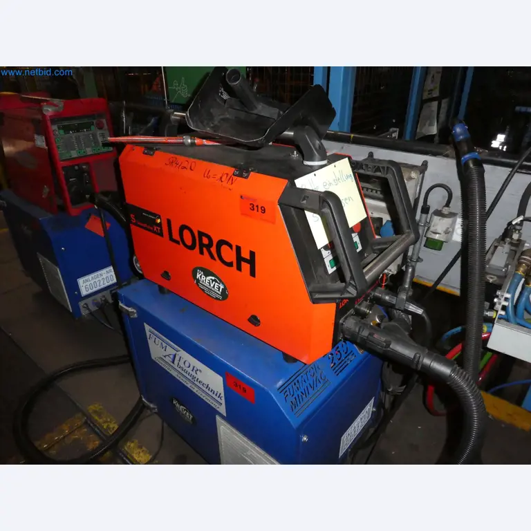 Roboti, varilna oprema in pripomočki za montažo iz avtomobilske industrije-1