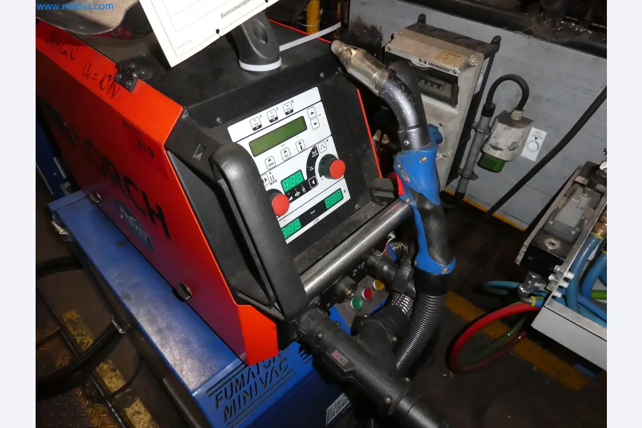 Roboti, varilna oprema in pripomočki za montažo iz avtomobilske industrije-3