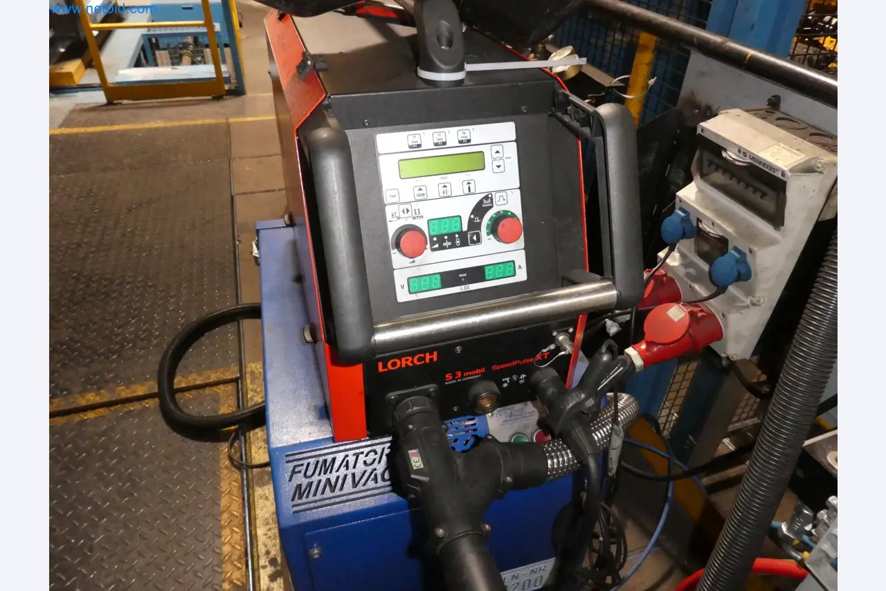 Roboti, varilna oprema in pripomočki za montažo iz avtomobilske industrije-4