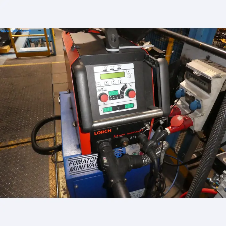 Roboti, varilna oprema in pripomočki za montažo iz avtomobilske industrije-4