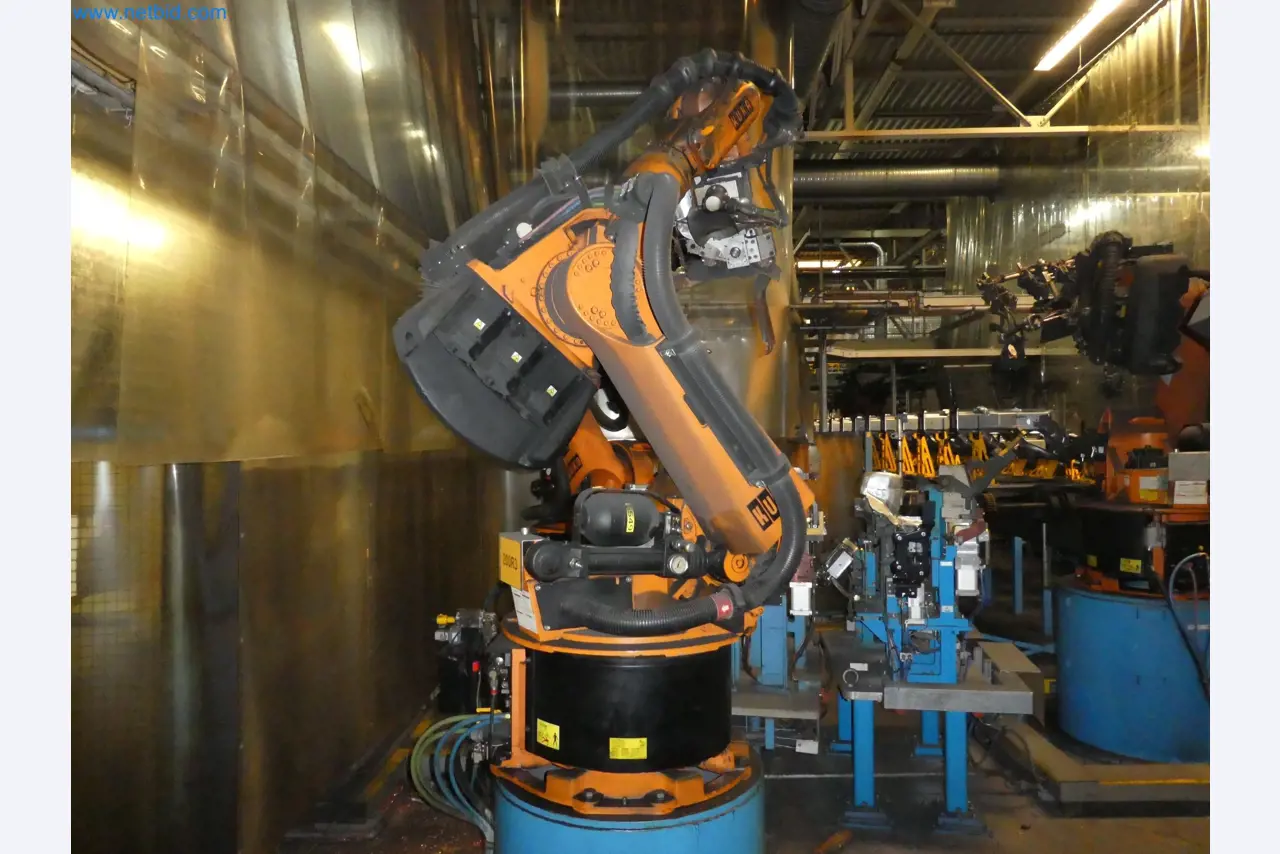 Robots, welding equipment and assembly accessories from the automotive industry-100