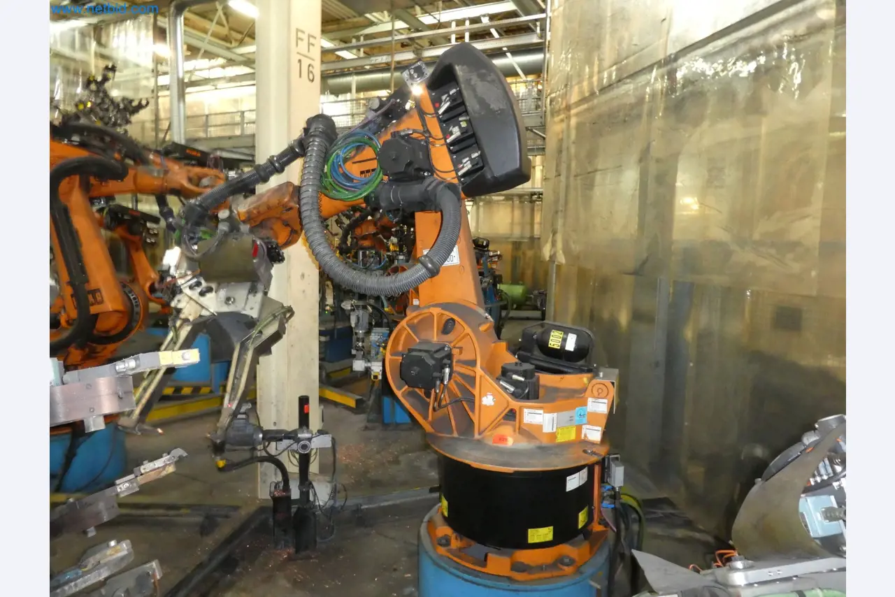 Robots, welding equipment and assembly accessories from the automotive industry-102