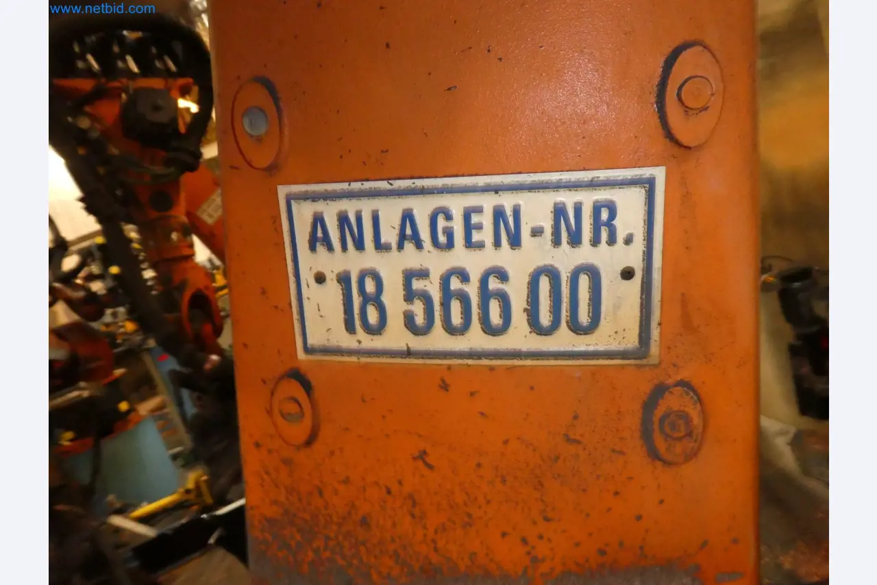 Robots, welding equipment and assembly accessories from the automotive industry-103