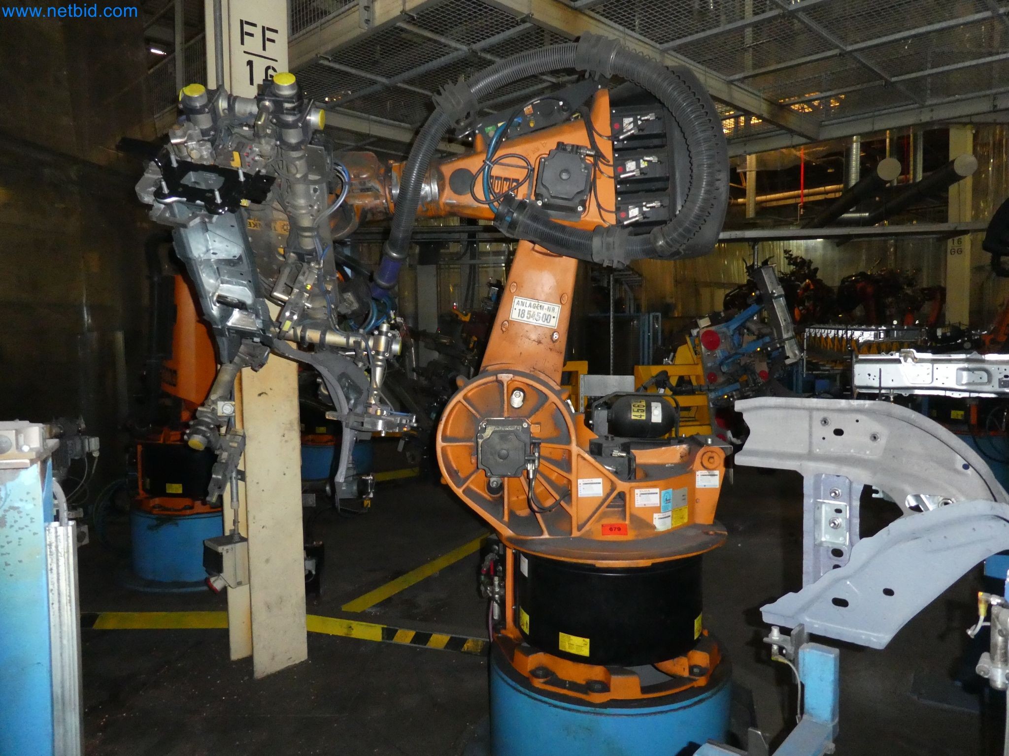 Robots, welding equipment and assembly accessories from the automotive industry-107