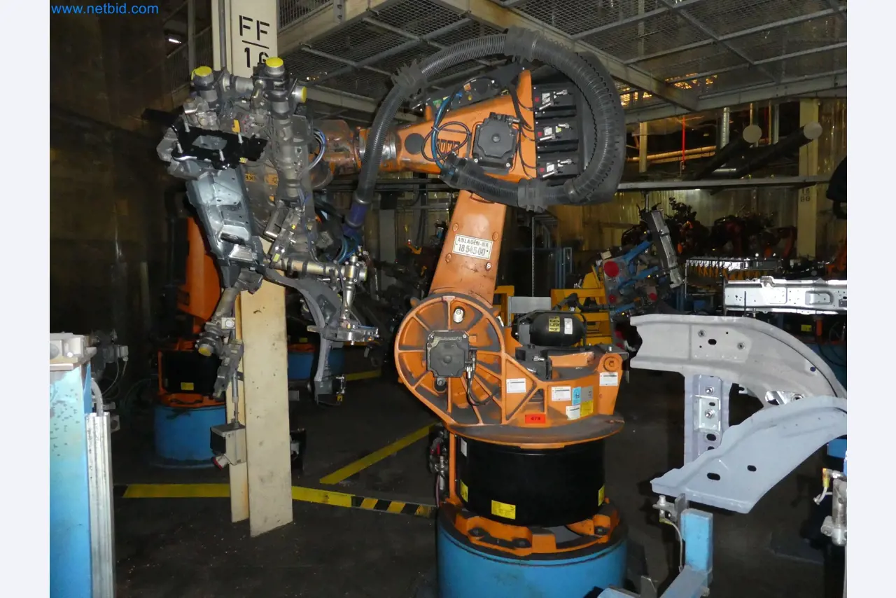 Robots, welding equipment and assembly accessories from the automotive industry-107