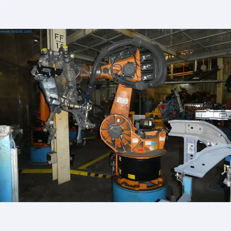 Robots, welding equipment and assembly accessories from the automotive industry-107