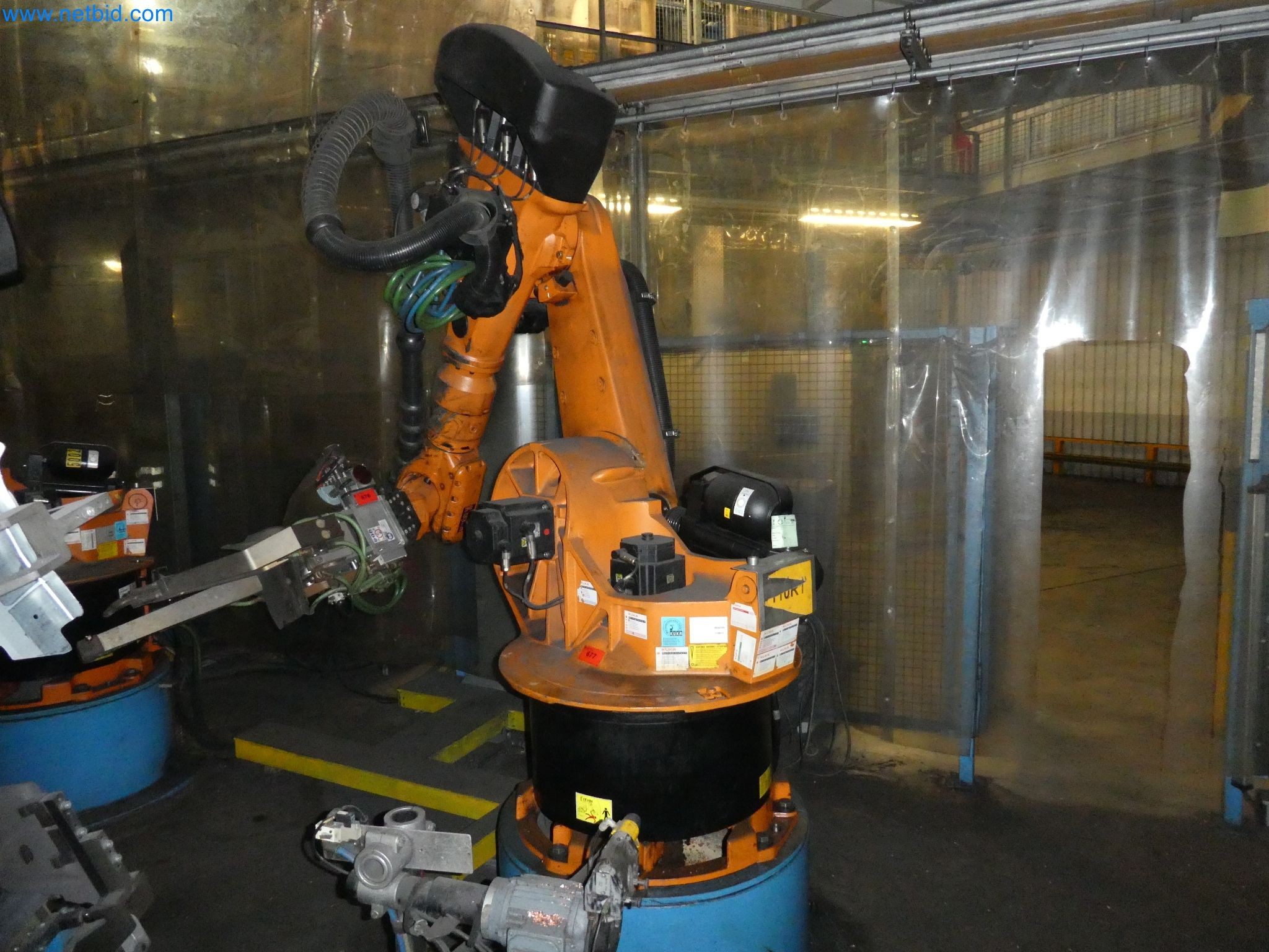 Robots, welding equipment and assembly accessories from the automotive industry-108