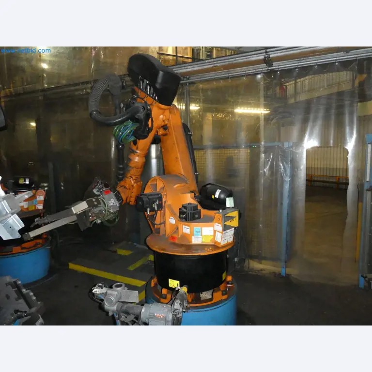Robots, welding equipment and assembly accessories from the automotive industry-108