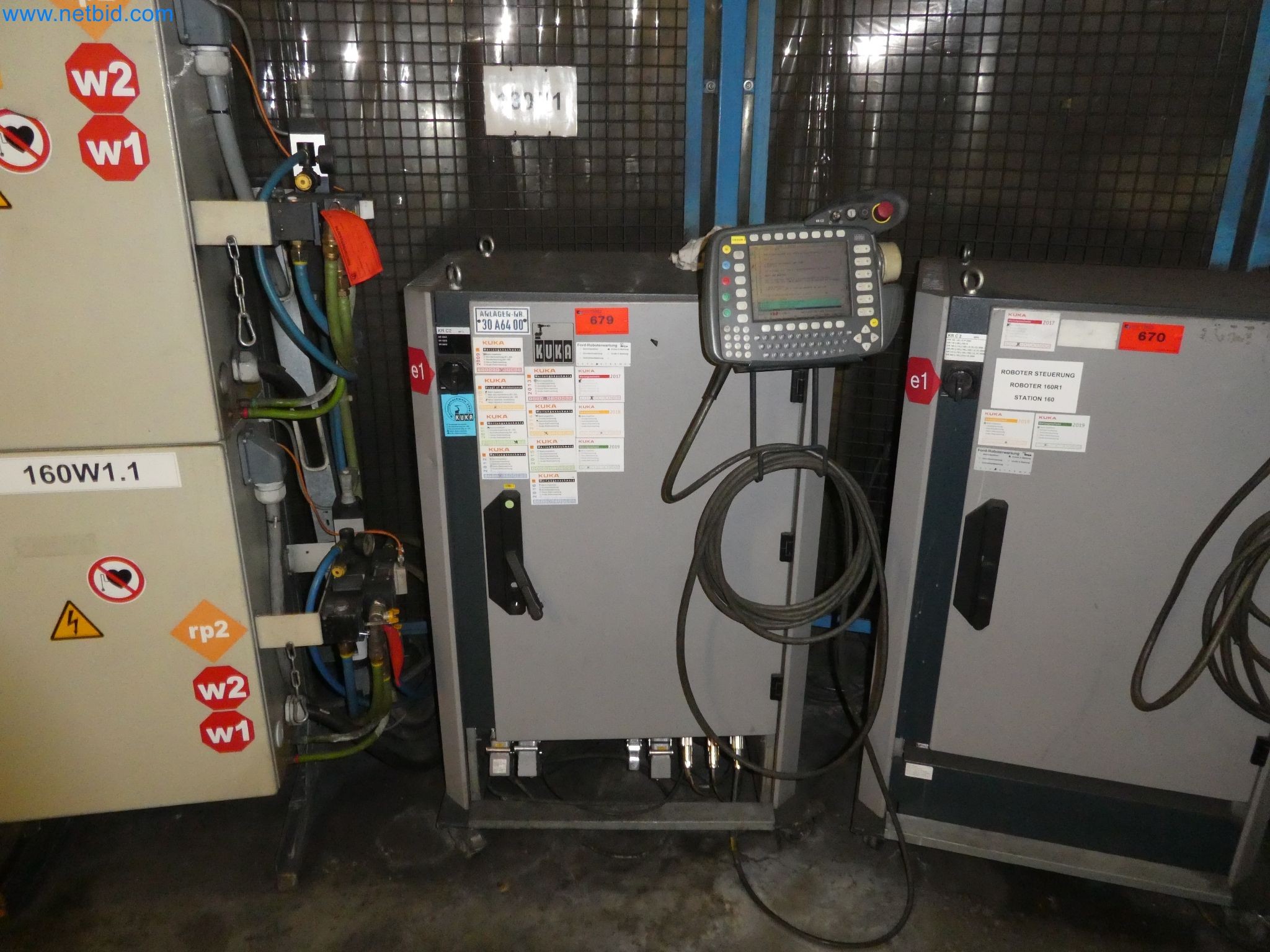 Robots, welding equipment and assembly accessories from the automotive industry-110