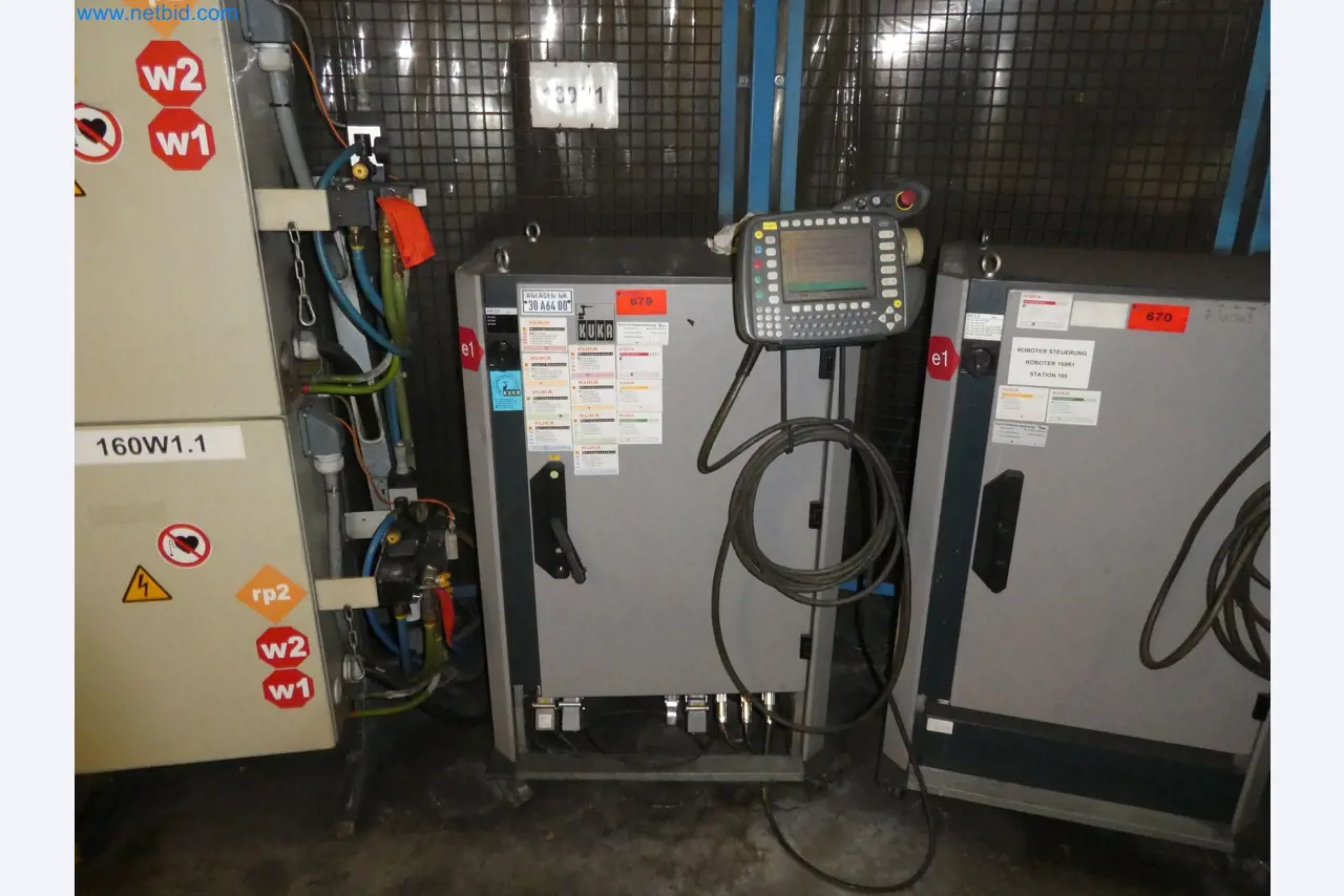 Robots, welding equipment and assembly accessories from the automotive industry-110